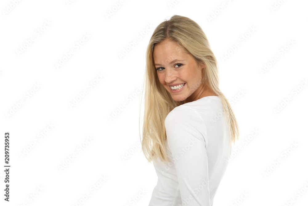 Hübsche blonde Frau schaut lachend über ihre Schulter Hübsche blonde Frau schaut lachend über ihre Schulter
