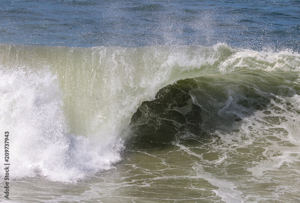 Fototapeta premium close up of blue green wave curling 