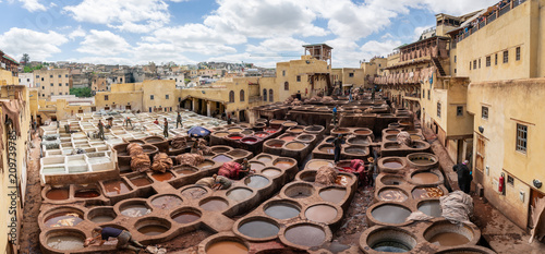 Fotografi Leather dying in a traditional tannery in Fez, Morocco