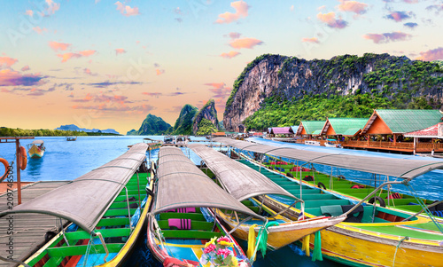 Paisaje idílico de playas y costas de Tailandia.Islas y mar de Phuket. Viajes de aventura y ensueño © C.Castilla