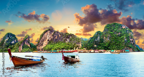 Paisaje idílico de playas y costas de Tailandia.Islas y mar de Phuket. Viajes de aventura y ensueño