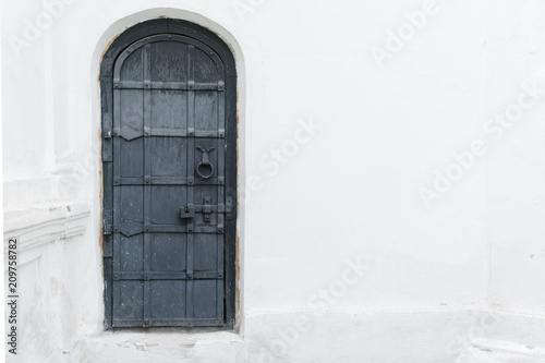 The old iron door. © Konstiantyn Zapylaie