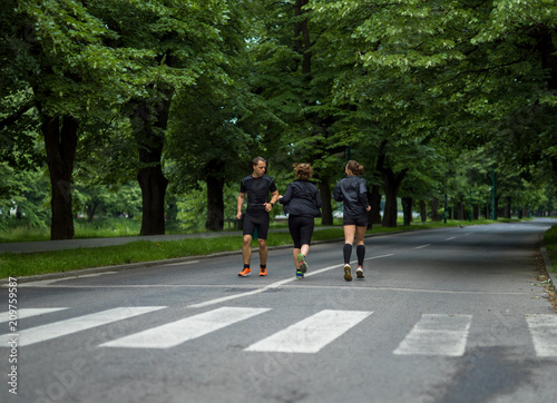 Wallpaper Mural runners team on morning training Torontodigital.ca