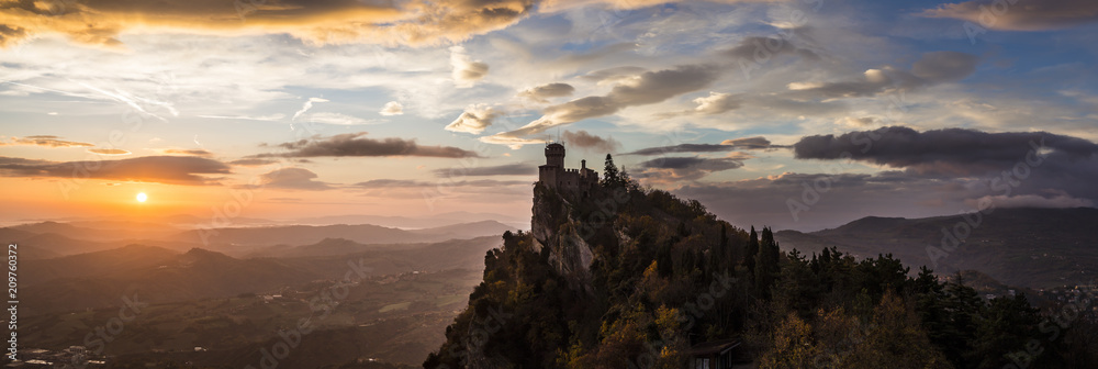 San Marino Tower in the morning light - obrazy, fototapety, plakaty 