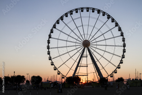 Ferris wheel on sunset © danielegay