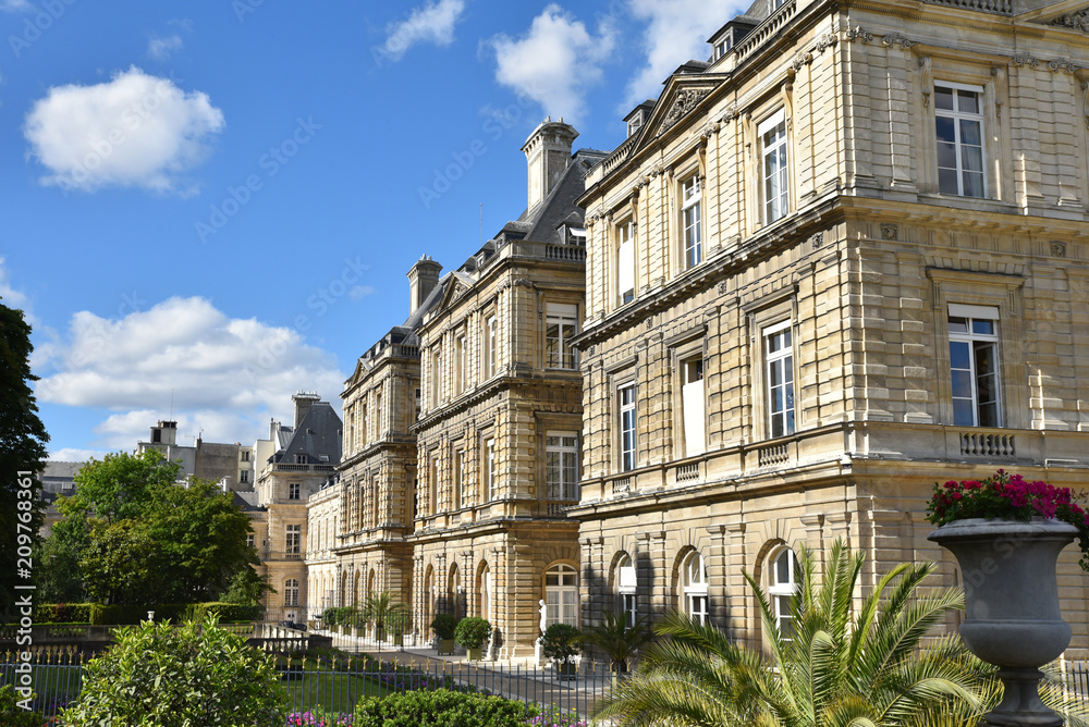 Palais et jardin du Luxembourg à Paris, France
