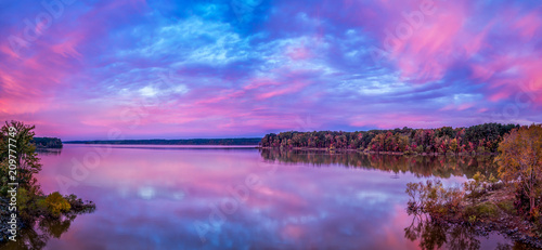 Fototapeta Naklejka Na Ścianę i Meble -  Looking West at Dawn — Jordan Lake, NC