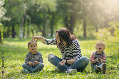 Εκτύπωση καμβά Mother and daughter having fun and playing together in the field.