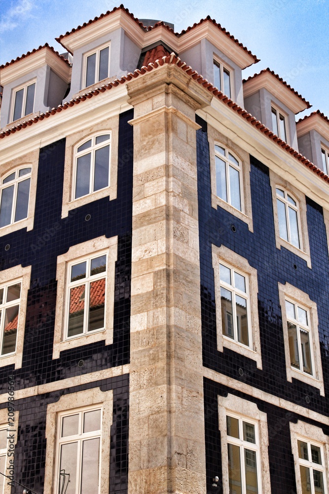 Naklejka premium Old colorful and majestic tiled facades in Lisbon