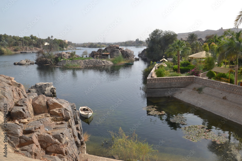 Fototapeta premium Zatoczka i wyspa na rzece