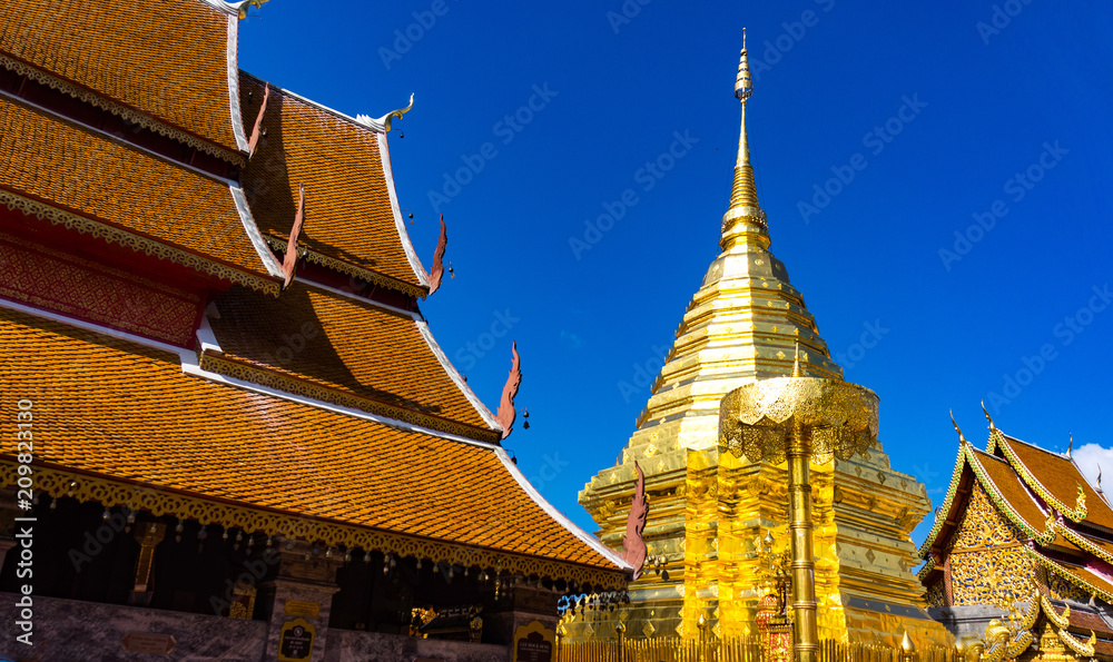 Fototapeta premium Wat Phra That Doi Suthep is the most famous temple in Chiang Mai at Thailand. Popular historical temple in Thailand.
