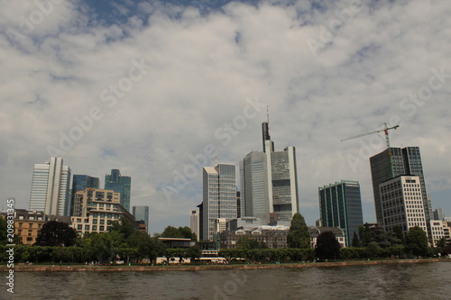 Frankfurt  Blick   ber den Fluss zum Untermainkai 