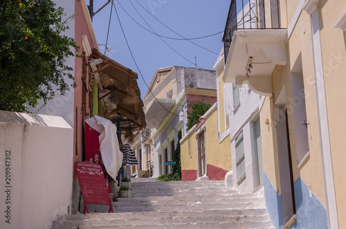 Symi, Grecja - romantyczne uliczki