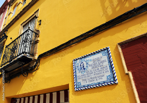 Triana, Sevilla, España. Azulejo de recuerdo a Antonio Machado Alvarez 