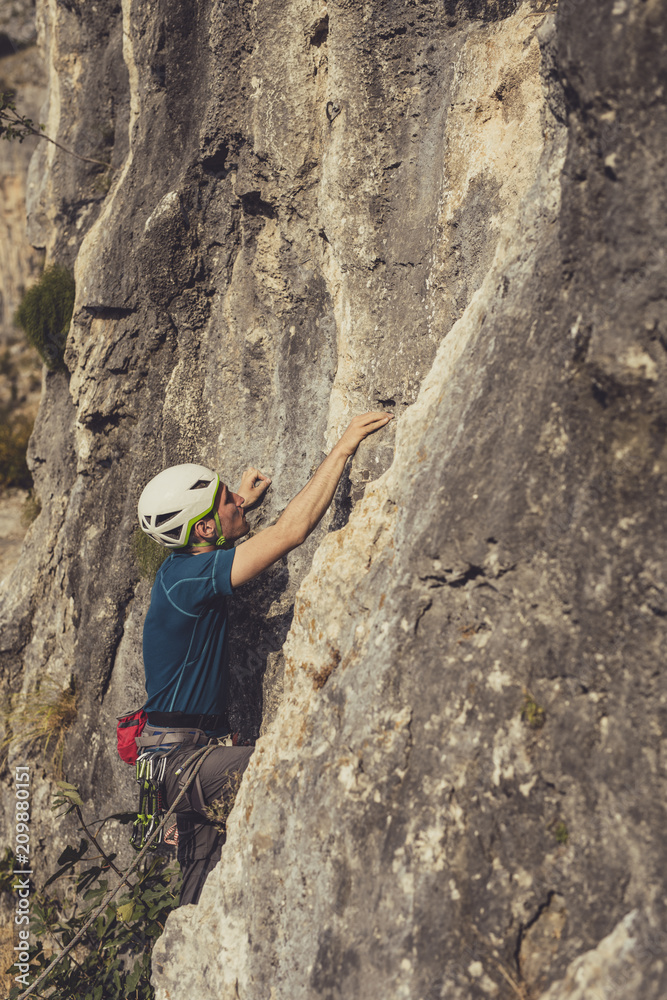 Obraz premium A Man Climbing a Rock