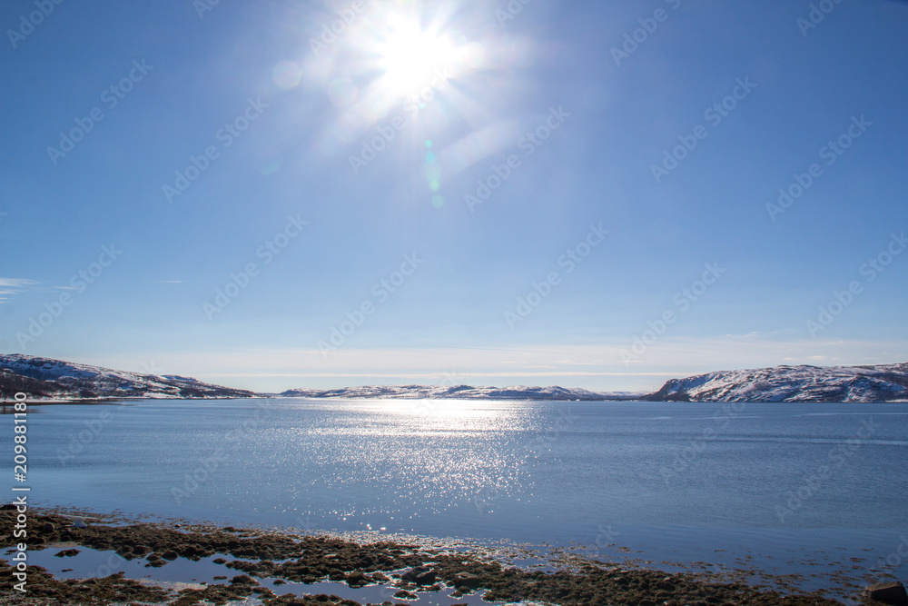 Fjord Norwegen im Winter