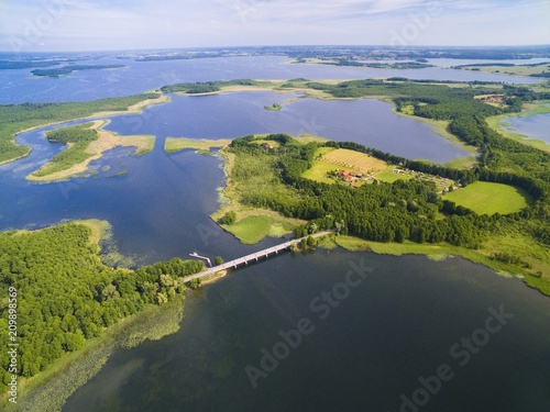 Obrazy Jezioro Mamry  imponujacy-widok-na-most-rozpiety-nad-jeziorem-mamry