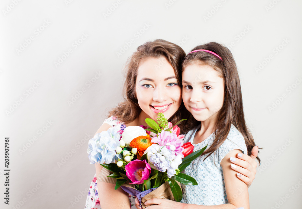The joint celebration of mom and daughter The joint celebration of mom and daughter