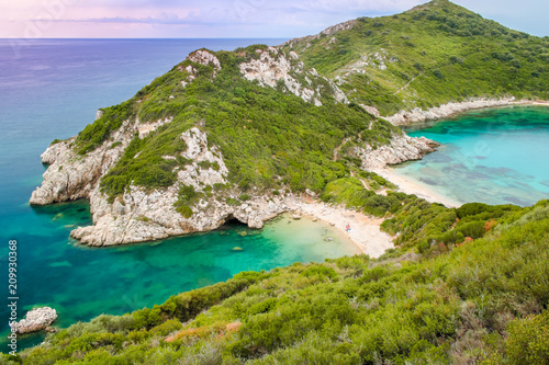 Wunderschöne Doppelbucht auf Insel Korfu in Griechenland