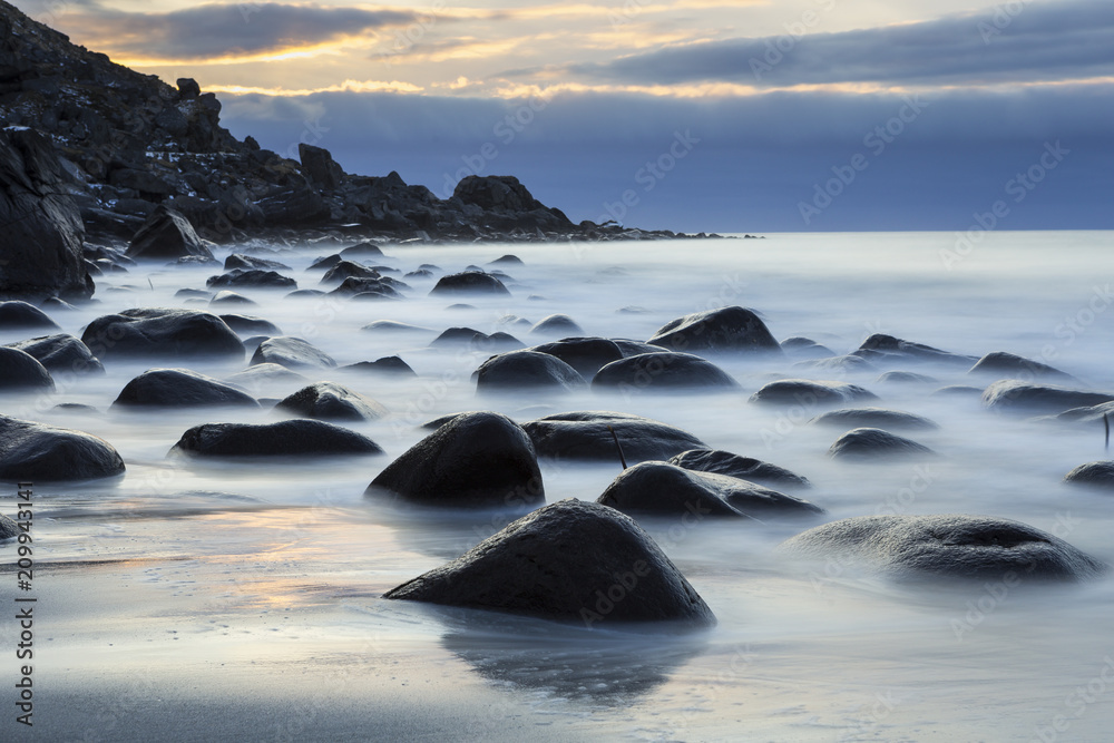Obraz premium Boulders in sea at rocky beach of Utakleiv, Lofoten