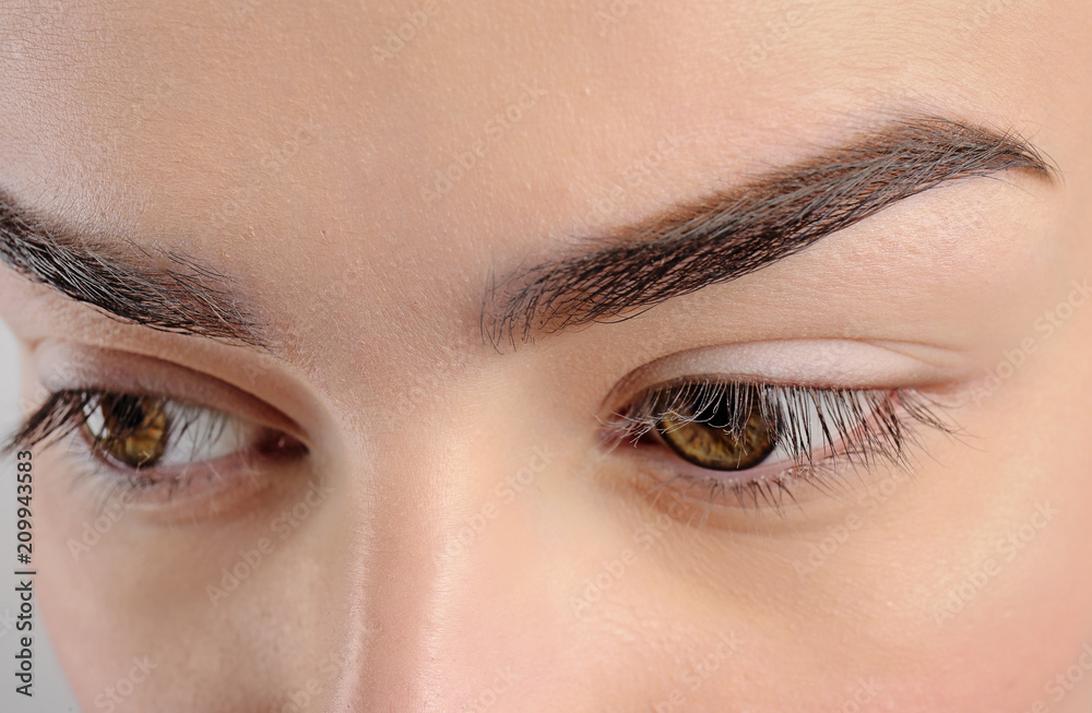 Obraz premium Beautiful woman with perfect eyebrows, closeup