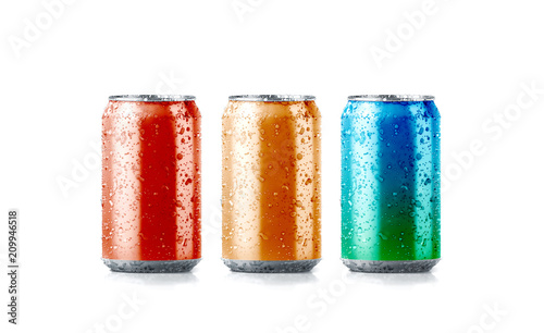 Blank colors aluminium soda can mockup with drops, 3d rendering. Empty fresh fizzy pop packing mock up with condensate, isolated. Canned dripping drink template. photo