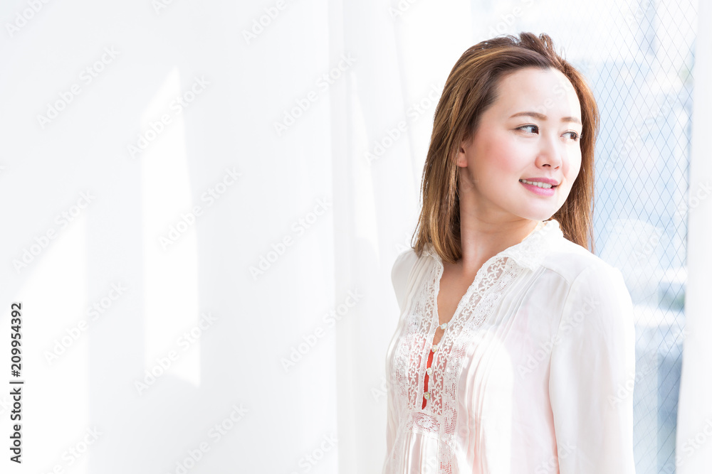 リラックスする女性 リラックスする女性