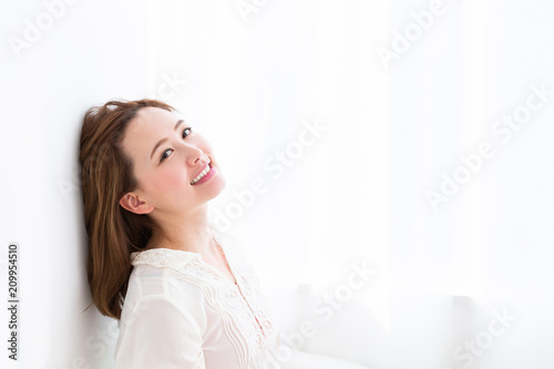 リラックスする女性 Free Download リラックスする女性 - GFXLoad
