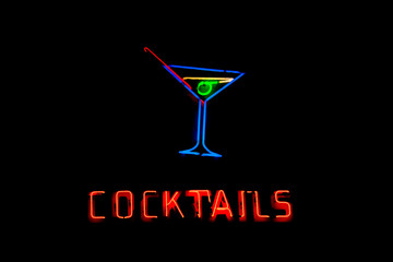Sierkussen Bar Neonbord cocktails in felle kleuren  © RiksPicsandEditing