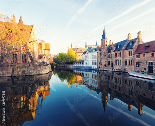 Traditional medieval architecture in the old town of Bruges (Brugge), Belgium © phant