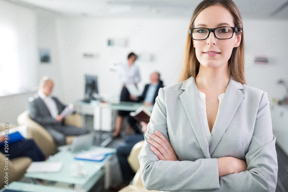 Erfolgreiche und selbstbewusste Start-Up Frau Erfolgreiche und selbstbewusste Start-Up Frau