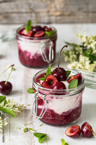 Mousse Cerise, Mascarpone, Compote de Cerise, Menthe