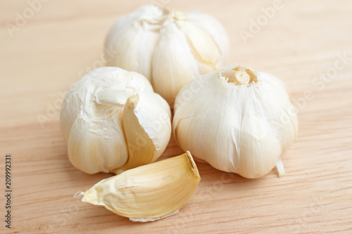 Garlic on wood