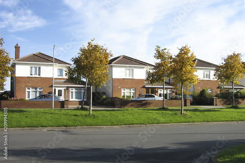 Εκτύπωση καμβά three identical cottages in a suburb, new standard residential buildings of econ