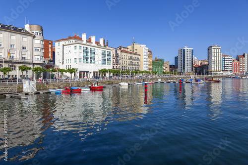 Puerto deportivo de Gijón