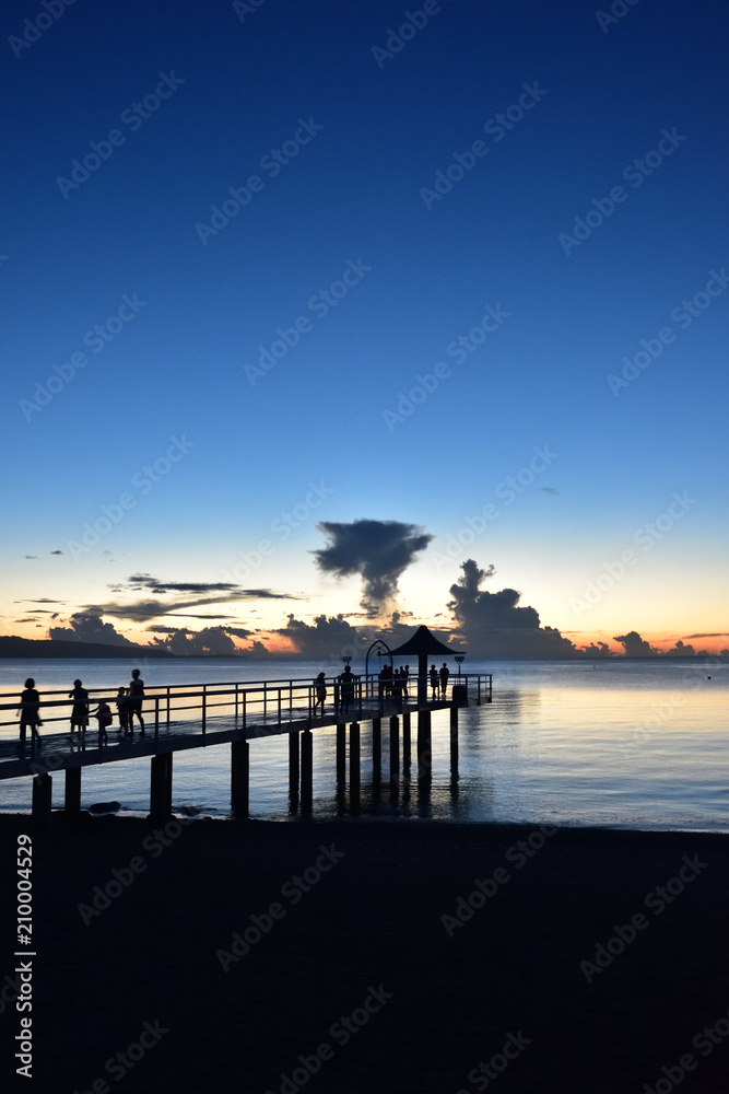 Obraz premium Beautiful sunset of beach 