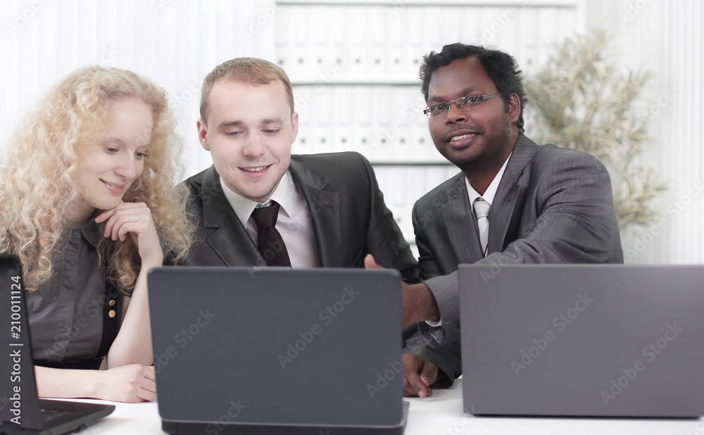 business team discussing business issues in office.