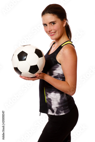 Sportliche junge Frau mit Fussball 