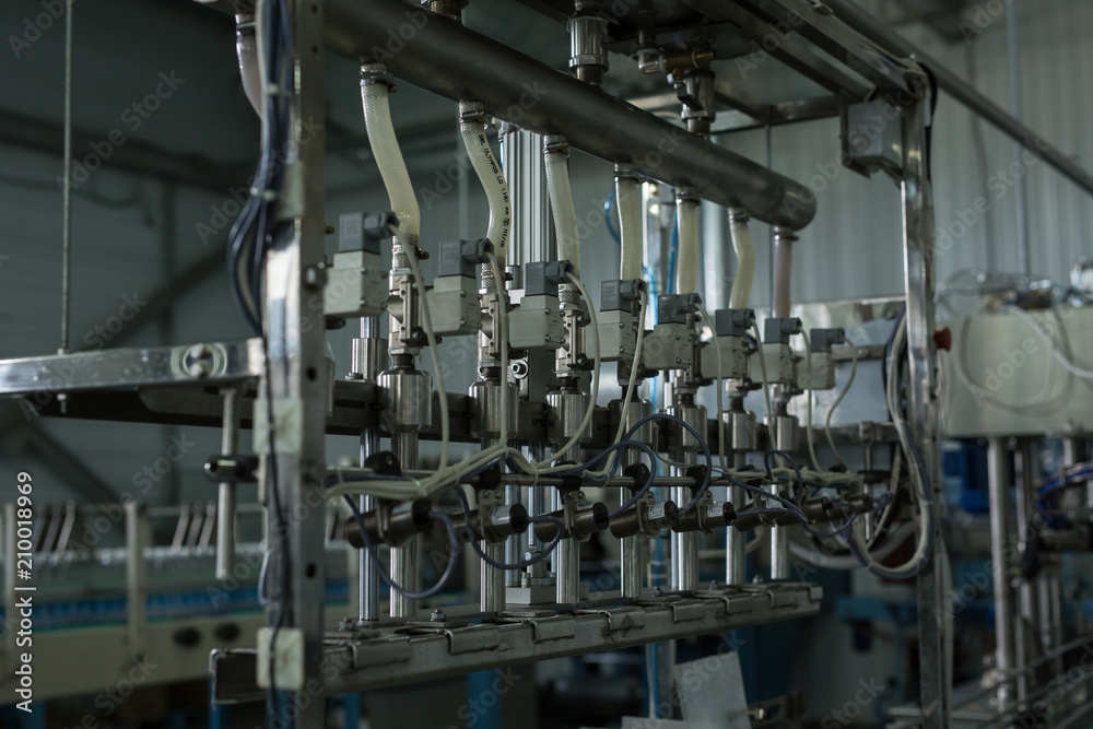 Water factory - Water bottling line for processing and bottling pure spring water into small bottles