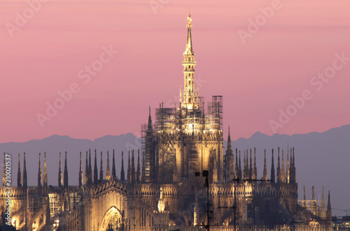 Duomo di Milano di sera illuminato