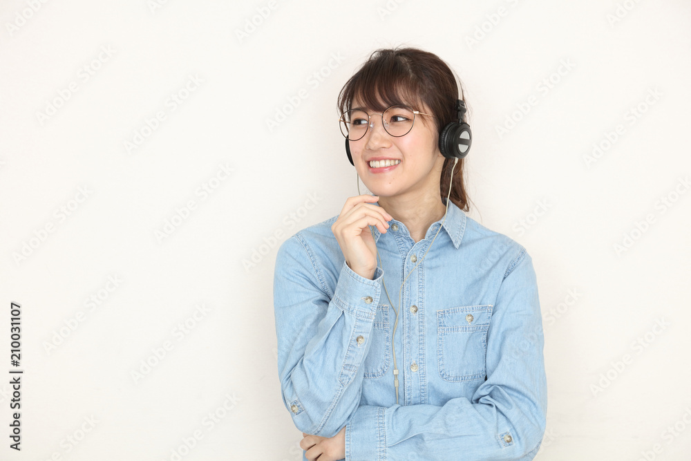 ヘッドフォン 女性 ヘッドフォン 女性