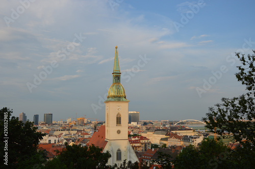  Bursztynowym szlakiem Słowackim -Bratysława panorama katedry #210032985