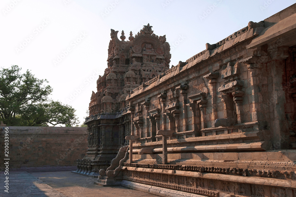 View of the southern wall, Deivanayaki Amman shrine, Darasuram, Tamil Nadu View of the southern wall, Deivanayaki Amman shrine, Darasuram, Tamil Nadu