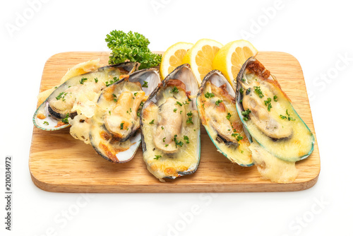 fresh mussel baked with cheese
