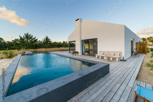 Modern house with garden swimming pool and wooden deck © Luis Viegas