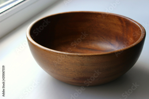 Empty wooden bowl for food, cooking, on white background
