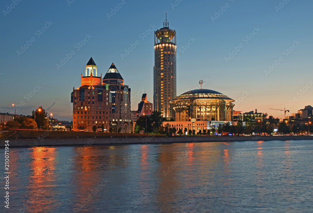 Obraz premium Embankment of the Moscow River near the Moscow House of Music in the evening. Russia, Moscow, June 2018