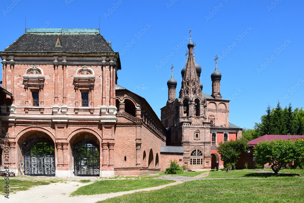 Fototapeta premium The residence of the Patriarch of Russia since 1991. Founded in the XIII century, first as a monastery. The Cathedral of the Holy Virgin and the Metropolitan's Chambers were built in 1655-1670 by the 