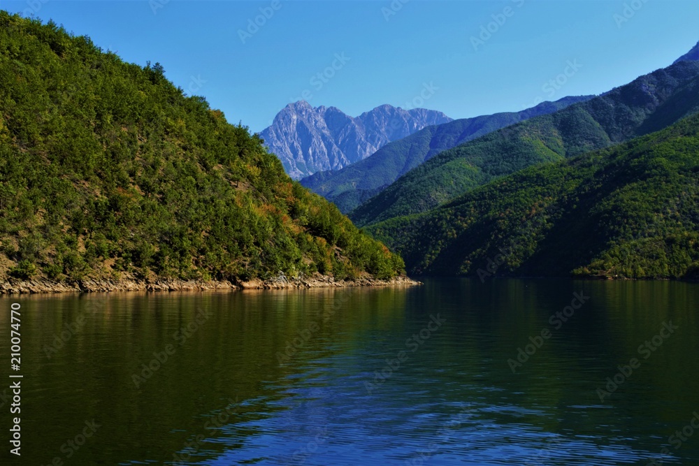 река в горах река в горах