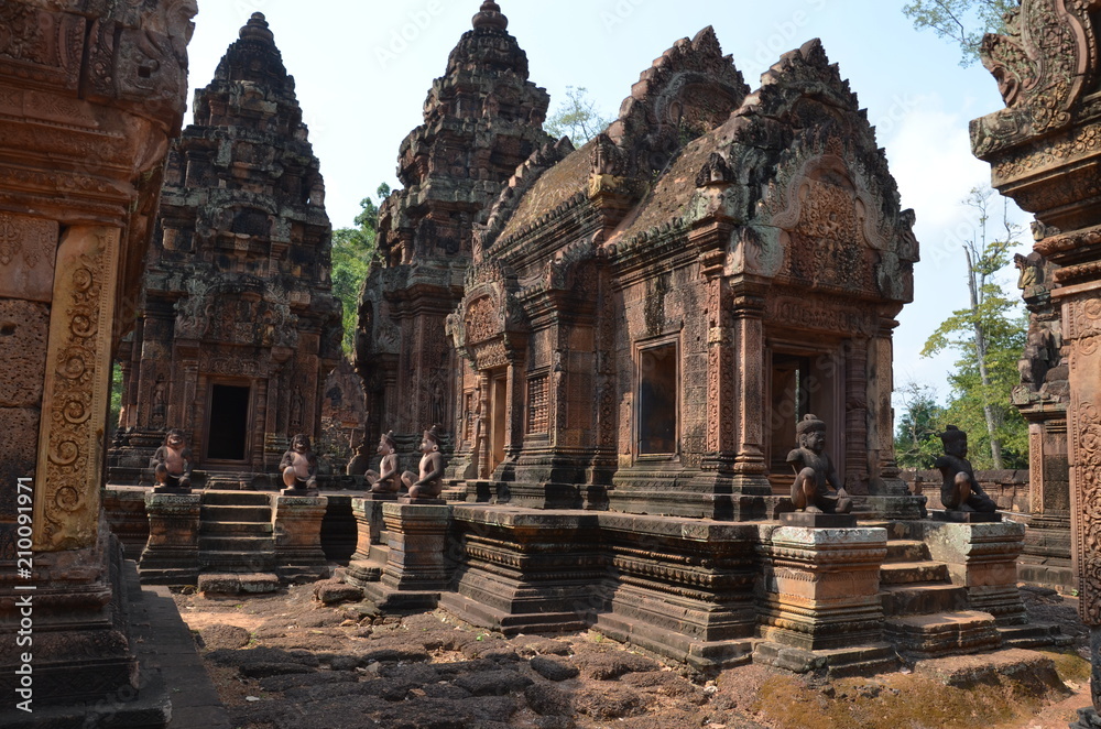 Banteay Srei angkor cambodia ancient sculpture relief